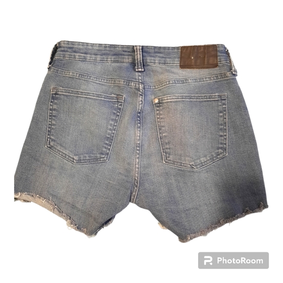 🟢3/$30 H&M jean shorts - Picture 2 of 6